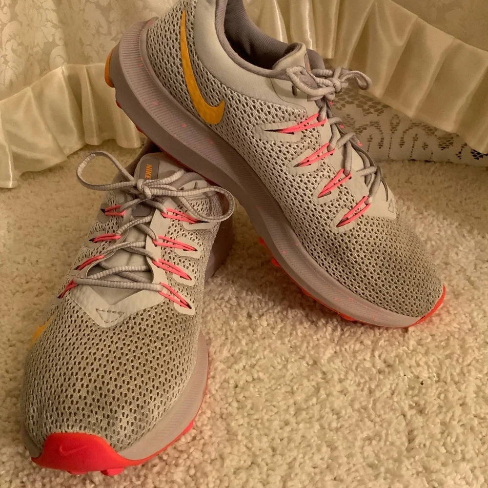 NIKE QUEST WOMENS SNEAKERS